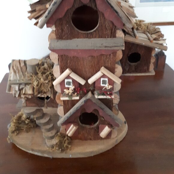 Birdhouse by Songbird Valley - Large with four holes - Very detailed and NWT - Picture 3 of 9